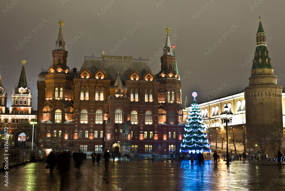 Fototapeta premium Moscow, Russia - December 14, 2011: Christmas tree near Kremlin