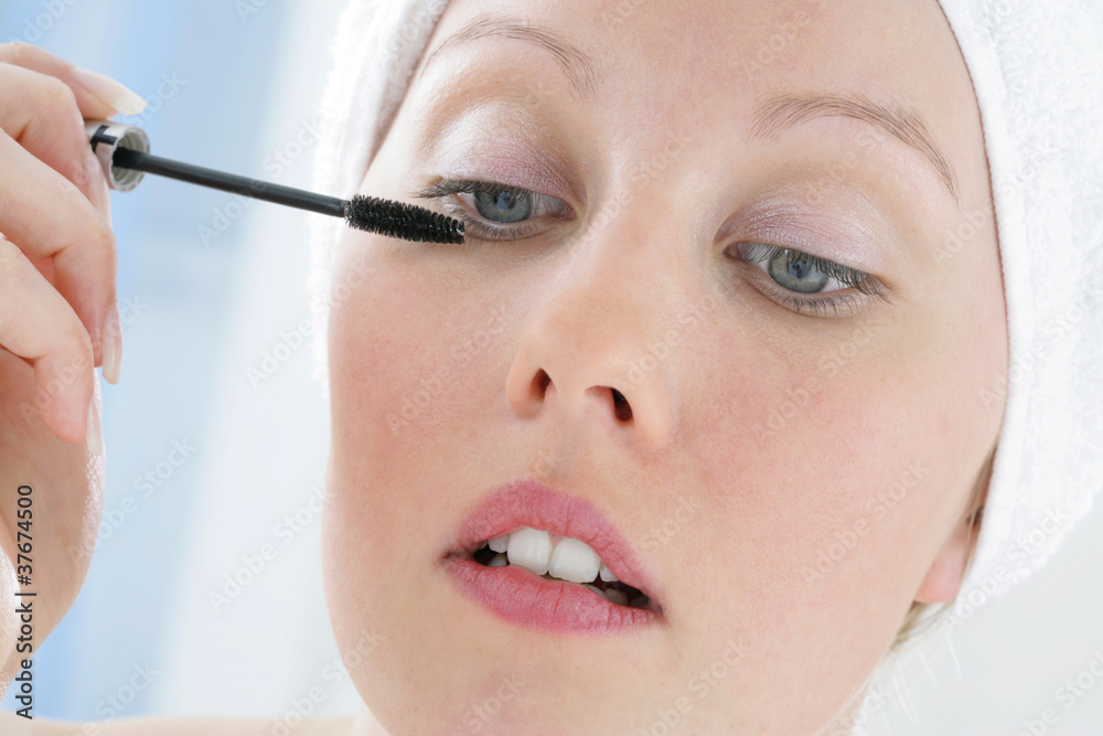 Femme - Séance de maquillage