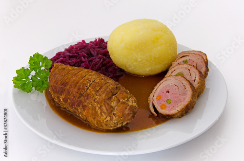 Roulade mit Kartoffelkloß & Rotkohl photo