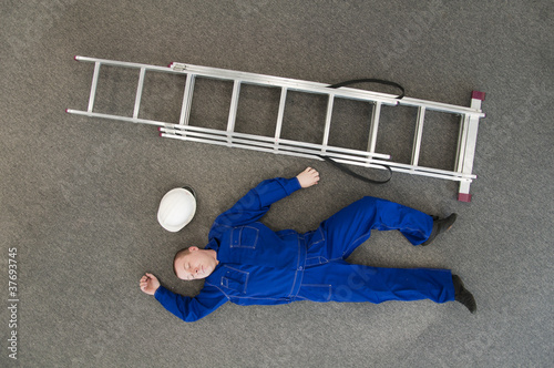 worker fell from a ladder