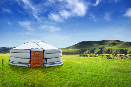 Canvastavla Yourte mongole dans un magnifique paysage