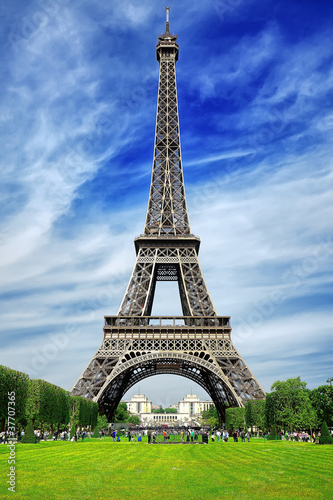 Eiffel tower in Paris © wajan