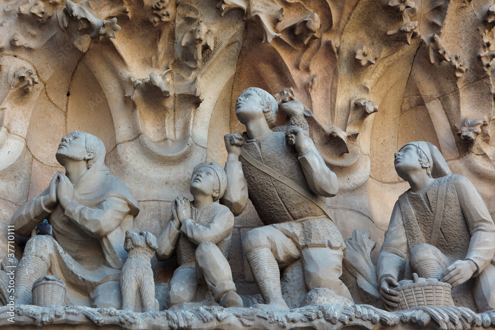 Obraz premium Sculpture in the exterior of the cathedral