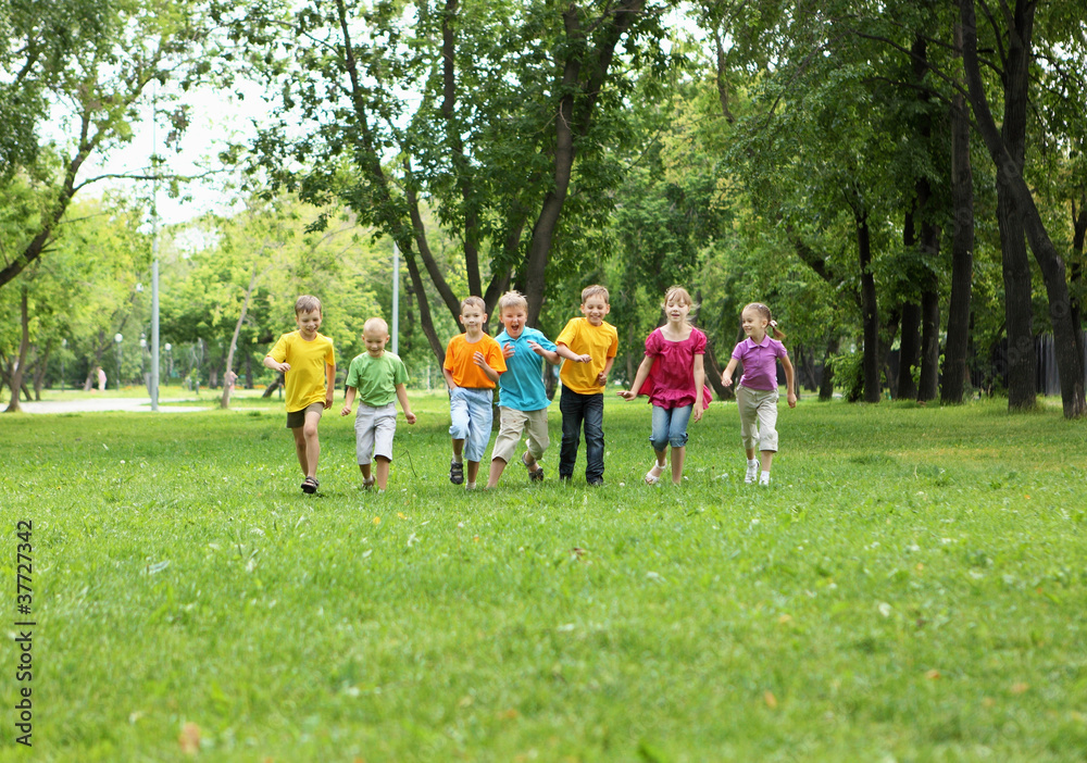 Obraz premium Group of children in the park