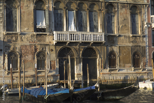 Vieille façade romantique de Venise.