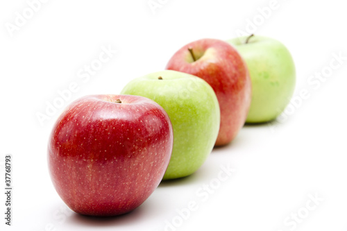 Äpfel in einer Reihe