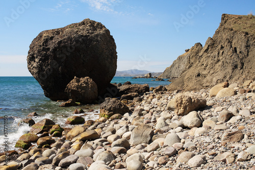 Seascape with a stone. Photo 6448