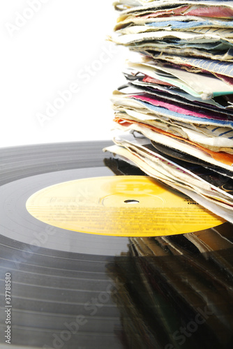 Fotografija Stack of old 7 inch 45s on a vinyl album.