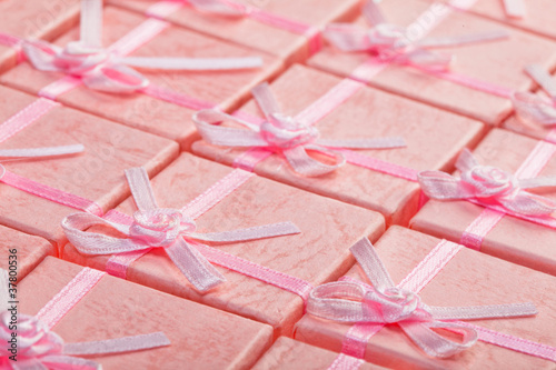 Pink bonbonnieres with ribbons