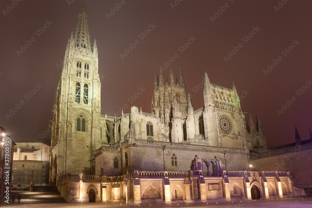 Anochecer en la catedral de Burgos, Castilla y León, España