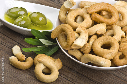 Taralli biscuit photo