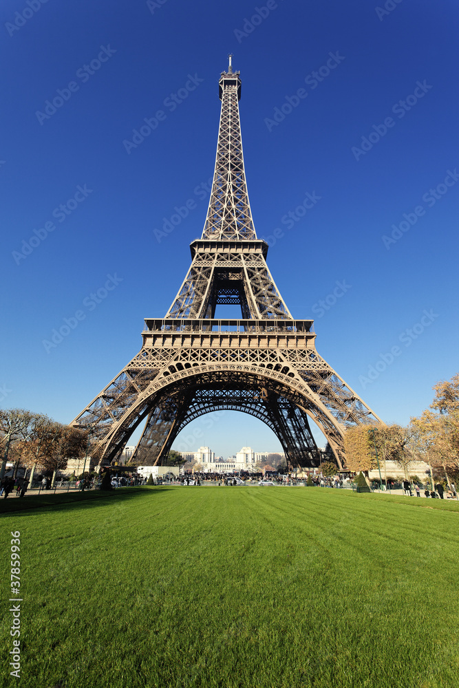 Eiffel tower in autumn