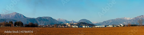 papanoramica delle alpi carniche da san daniele  del friuli