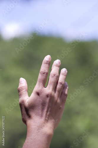 hand reaching out © mtkang