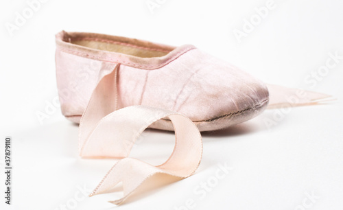 single balerina shoe