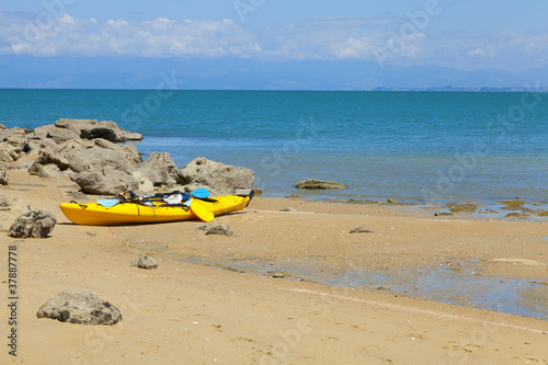 Fototapeta Naklejka Na Ścianę i Meble -  Kayak on the beach