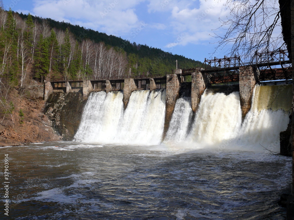 anthropogenic waterfall in satka river - village Porogi