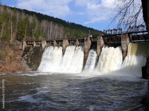 anthropogenic waterfall in satka river - village Porogi