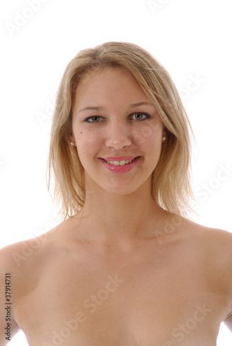 jeune femme blonde buste nu