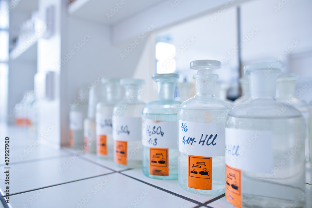 chemistry lab (shallow DOF) chemistry lab (shallow DOF)