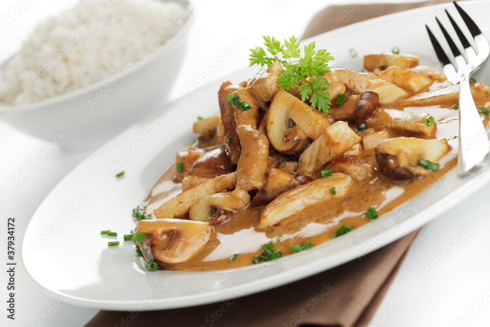 Schweinegeschnetzeltes mit Champignons und Reis Schweinegeschnetzeltes mit Champignons und Reis