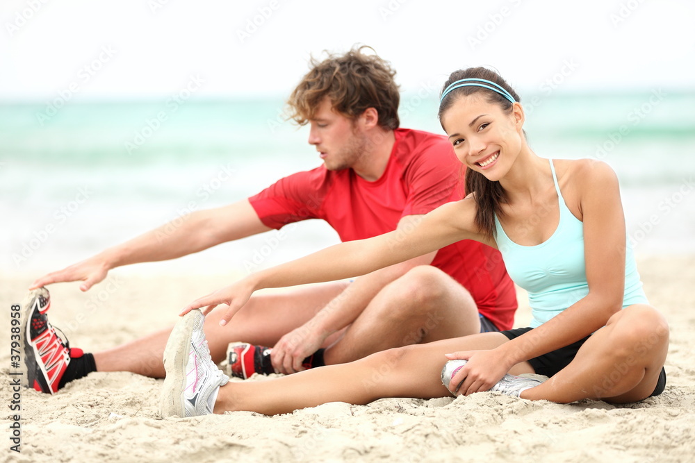 Fototapeta premium Couple training on beach
