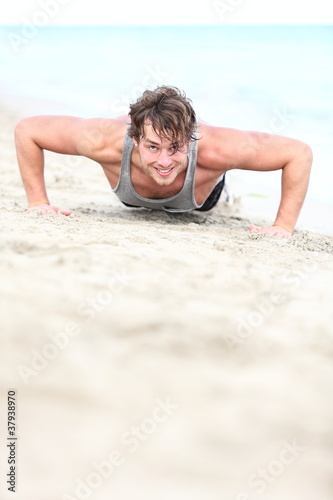 Sport man training push up © Maridav