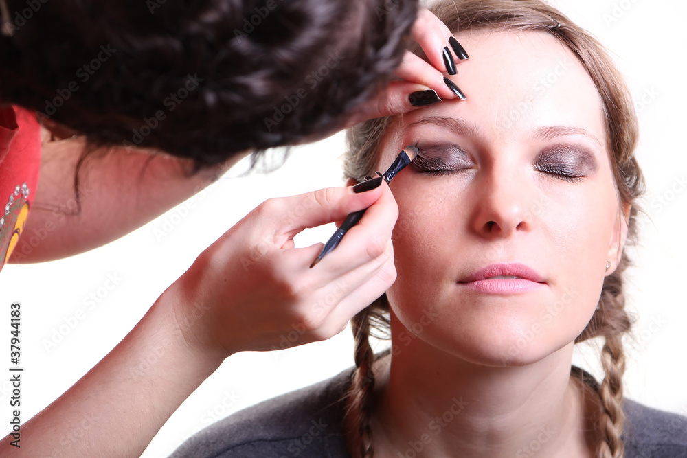 Fototapeta premium makeup artist applies eye shadow