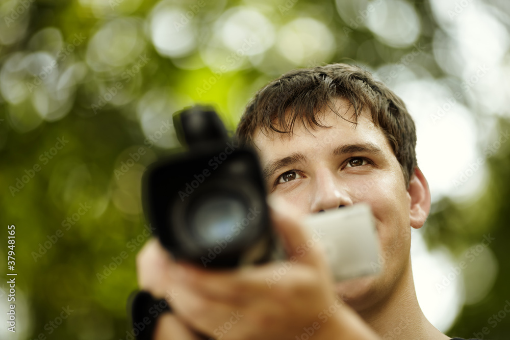 Obraz premium young man with camcorder