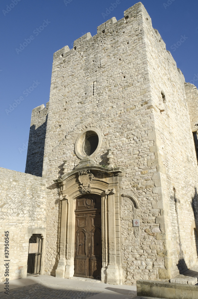 église médievale fortifiée en France