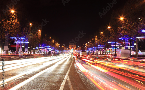Avenue des Champs-Élysées © Provisualstock.com