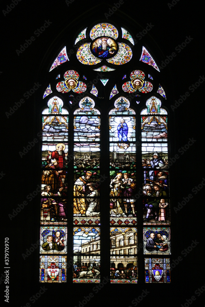 Kathedrale Linz Oberösterreich Fenster mit Glasmosaik