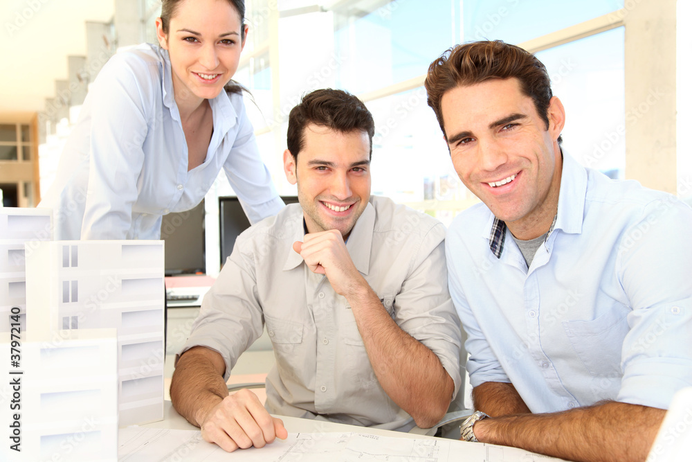 Fototapeta premium Architectes en réunion de travail