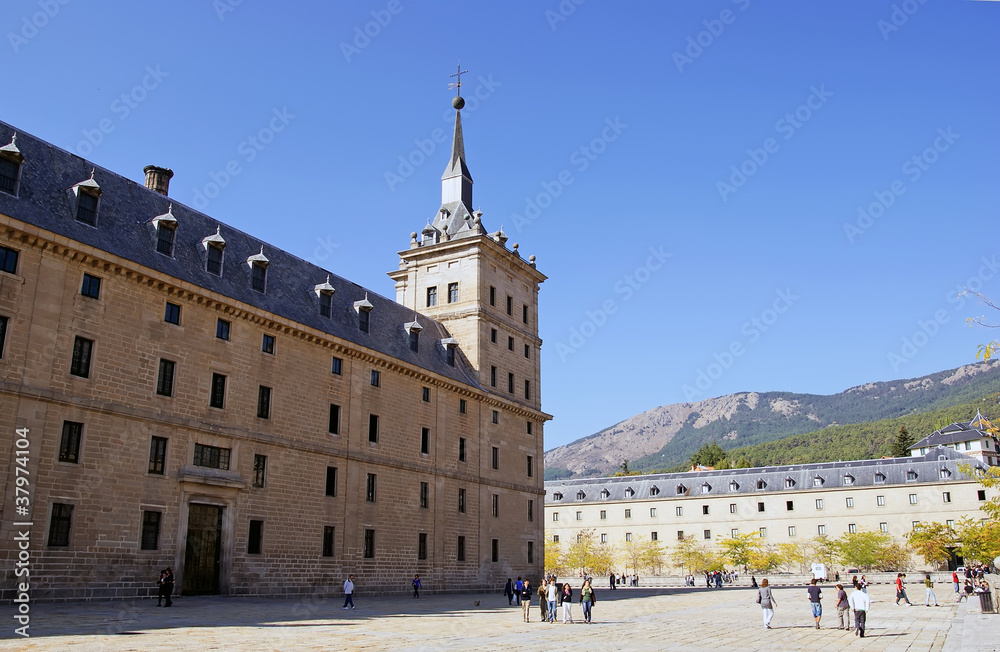 Монастырь Эскориал — дворец и резиденция короля Испании
