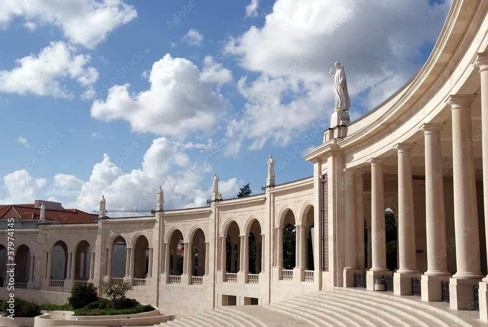 Колоннада Базилики Святой Девы. Фатима, Португалия