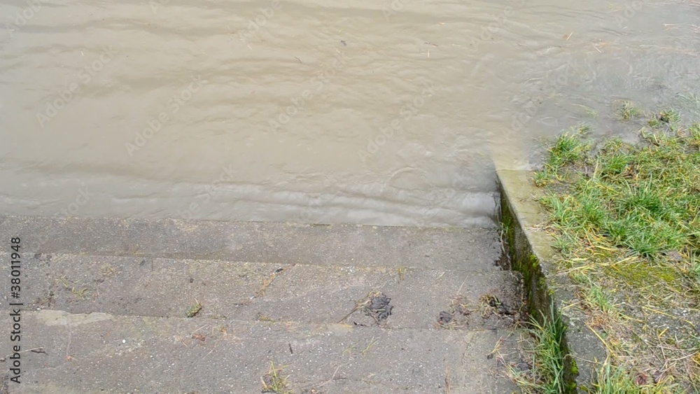 Hochwasser an Treppe