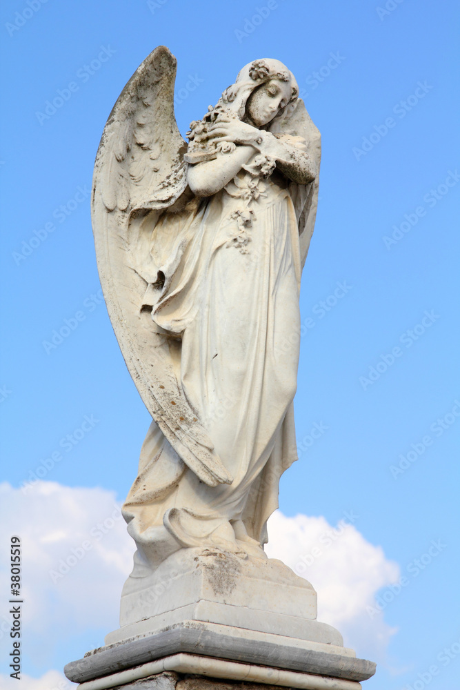Angel statue in Cienfuegos cemetery, Cuba Angel statue in Cienfuegos cemetery, Cuba