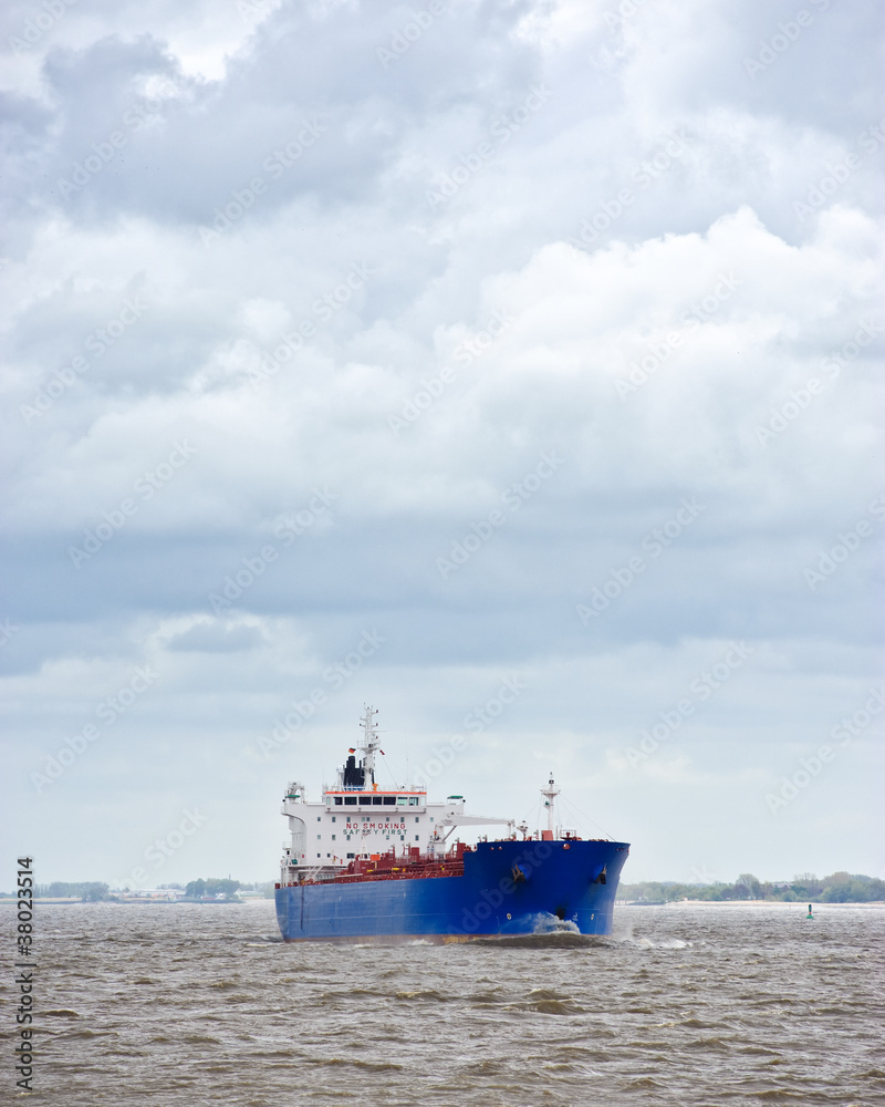 Containerschiff auf See 2