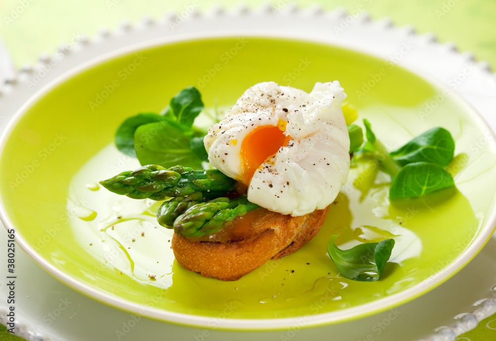 Poached egg and green asparagus Poached egg and green asparagus