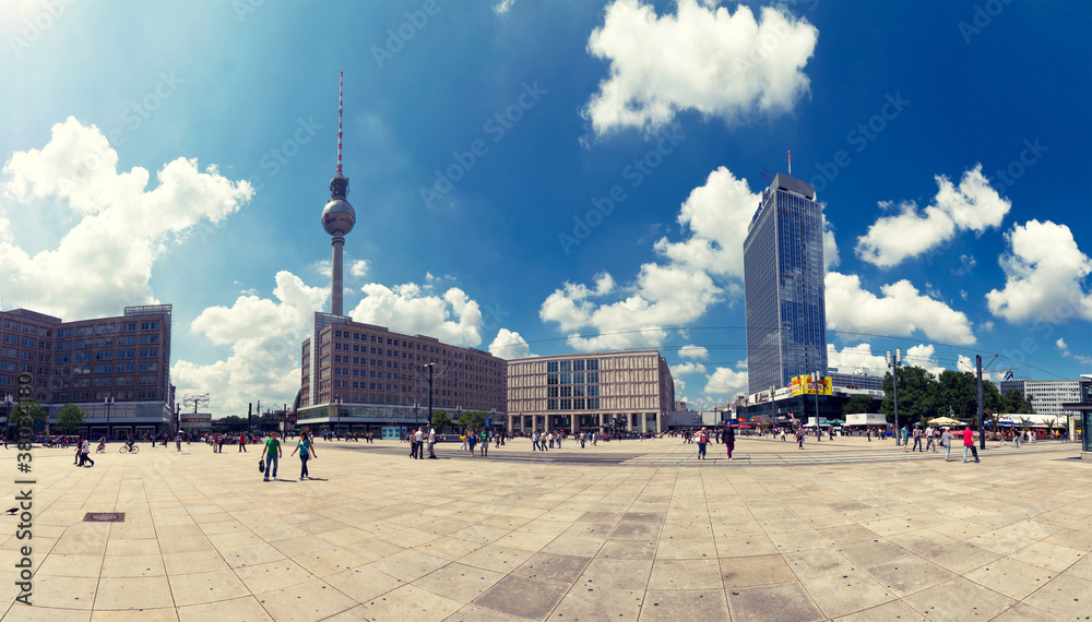 Fototapeta premium Alexanderplatz w Berlinie