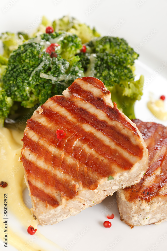 tuna steak with broccoli tuna steak with broccoli