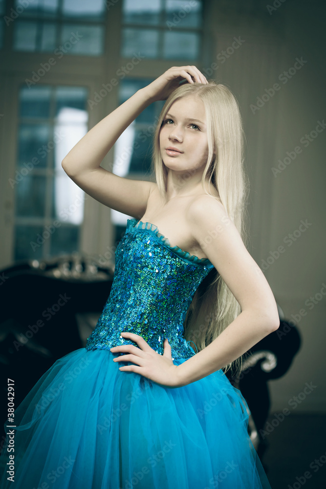 Fototapeta premium Beautiful fashionable luxury woman