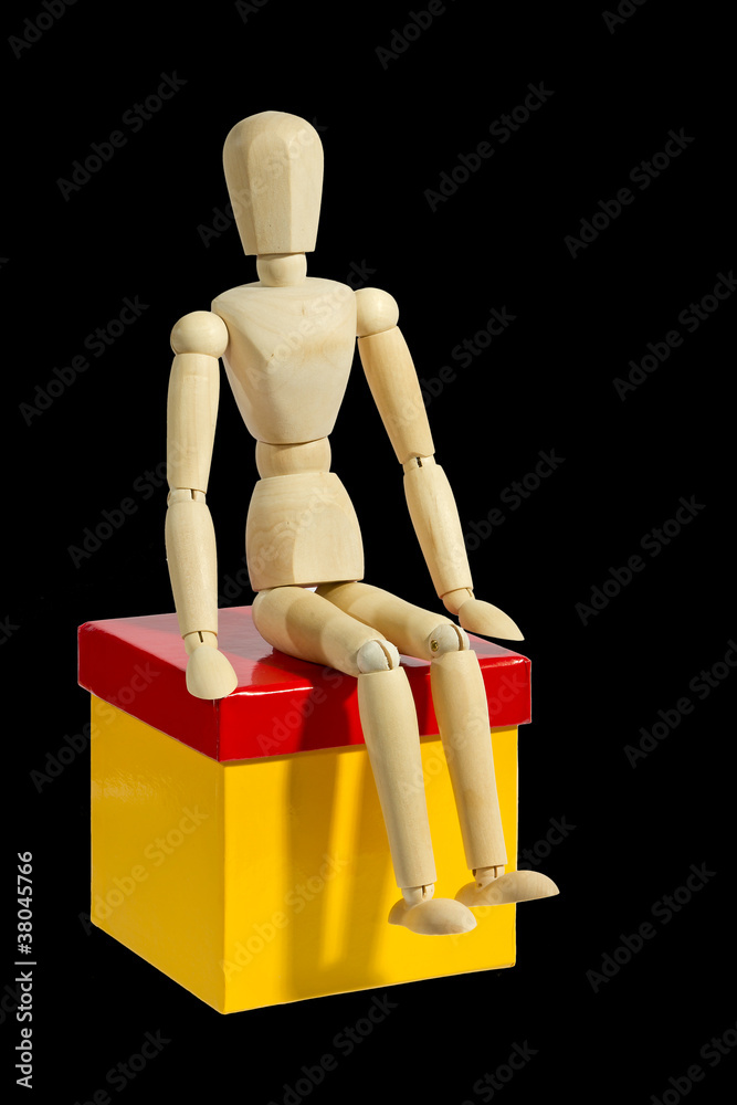 Gliederpuppe mit Geschenk bzw. Kiste Gliederpuppe mit Geschenk bzw. Kiste