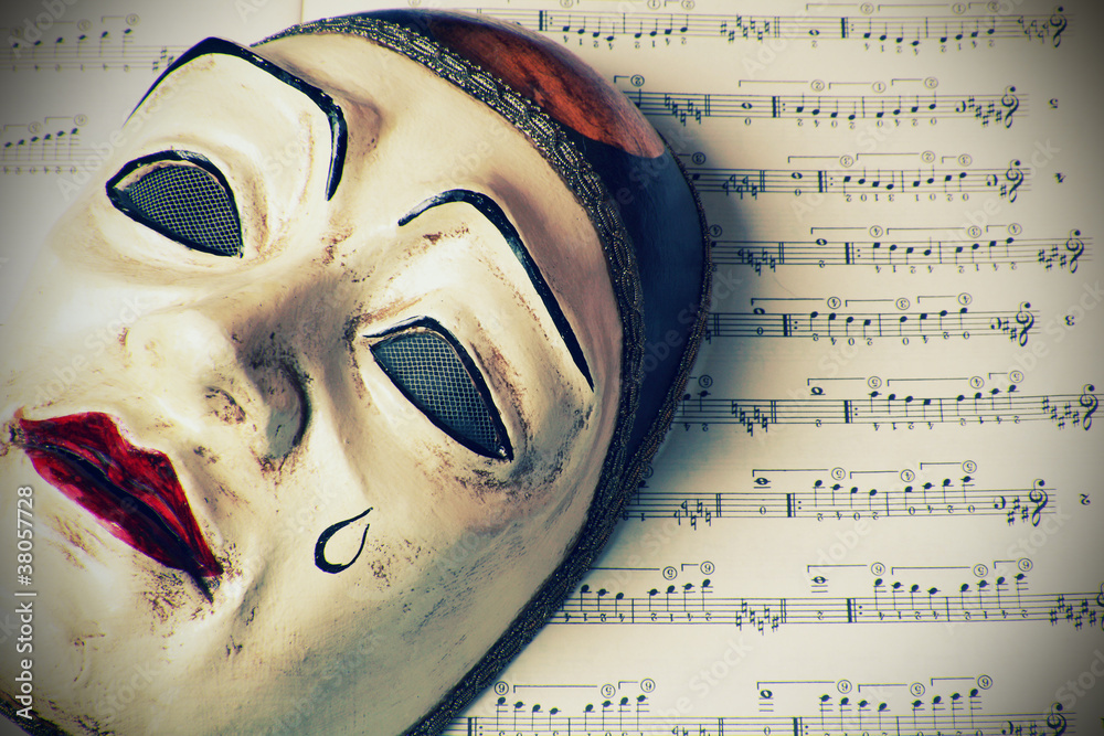 Маска где поют. Маска Пьеро дель арте. Венецианская маска Пьеро. Театральная маска Пьеро. Маска Пьеро рисунок.