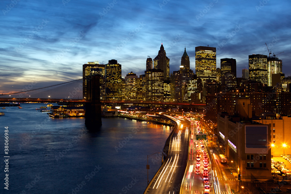 Fototapeta premium New York City at dusk