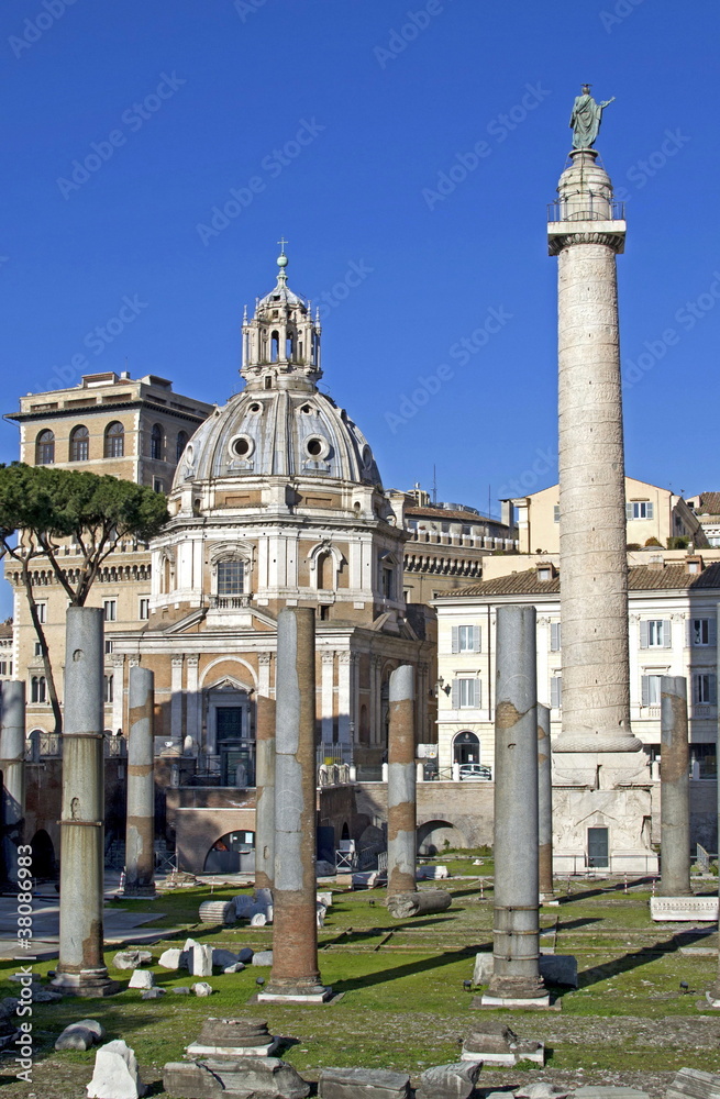 Chiesa Santa Maria di Loreto vista dal Foro Traiano