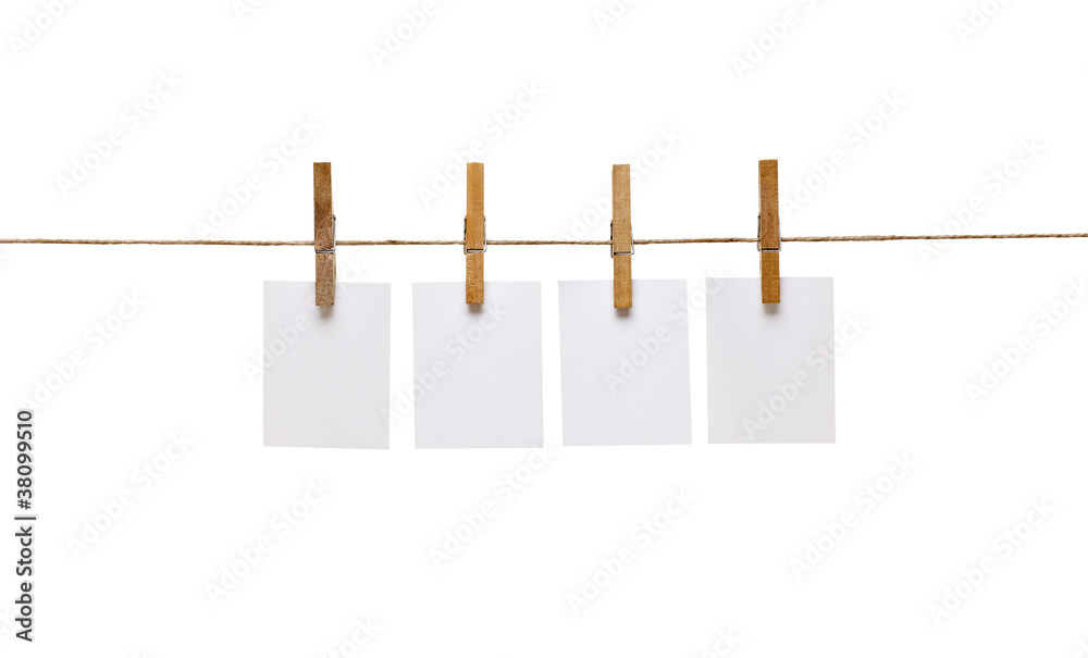 clothes peg and note paper on clothes line rope - obrazy, fototapety, plakaty 