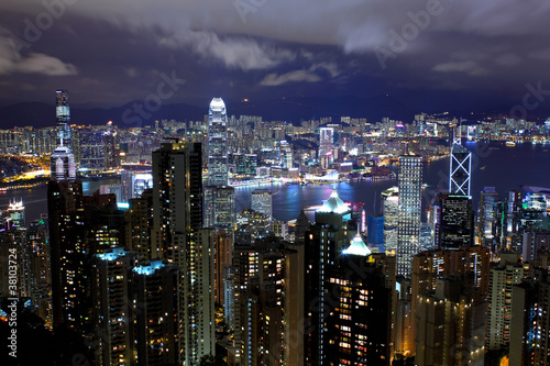 Hong Kong at night © leungchopan