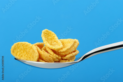 Foto Сornflakes. A dry breakfast in a spoon.
