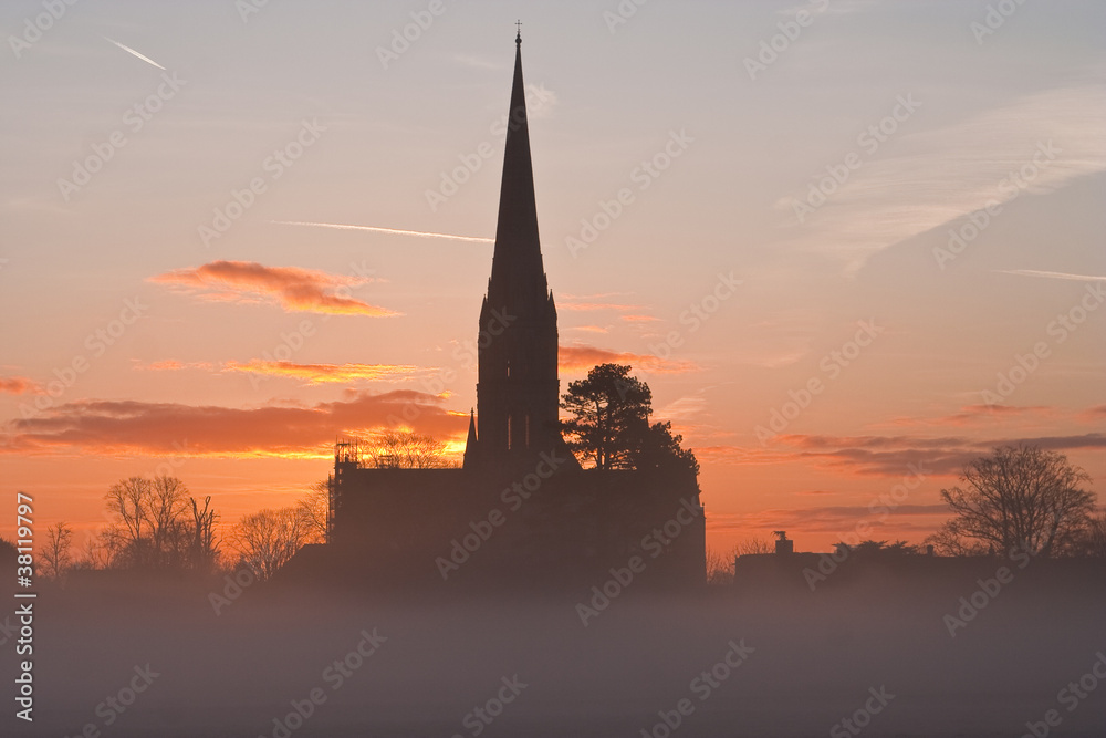 Obraz premium Salisbury cathedral on a misty morning